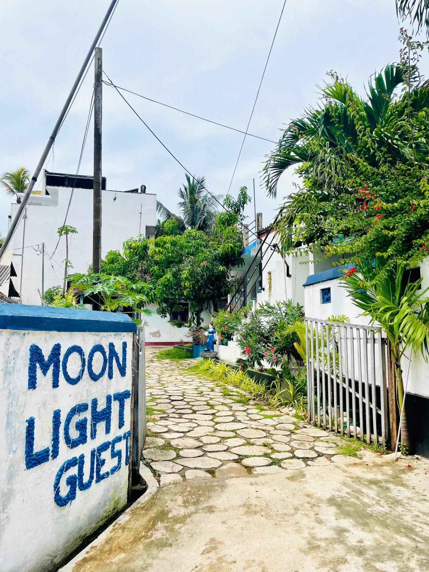 Moon Light Guest Bed & Breakfast Мириса Екстериор снимка