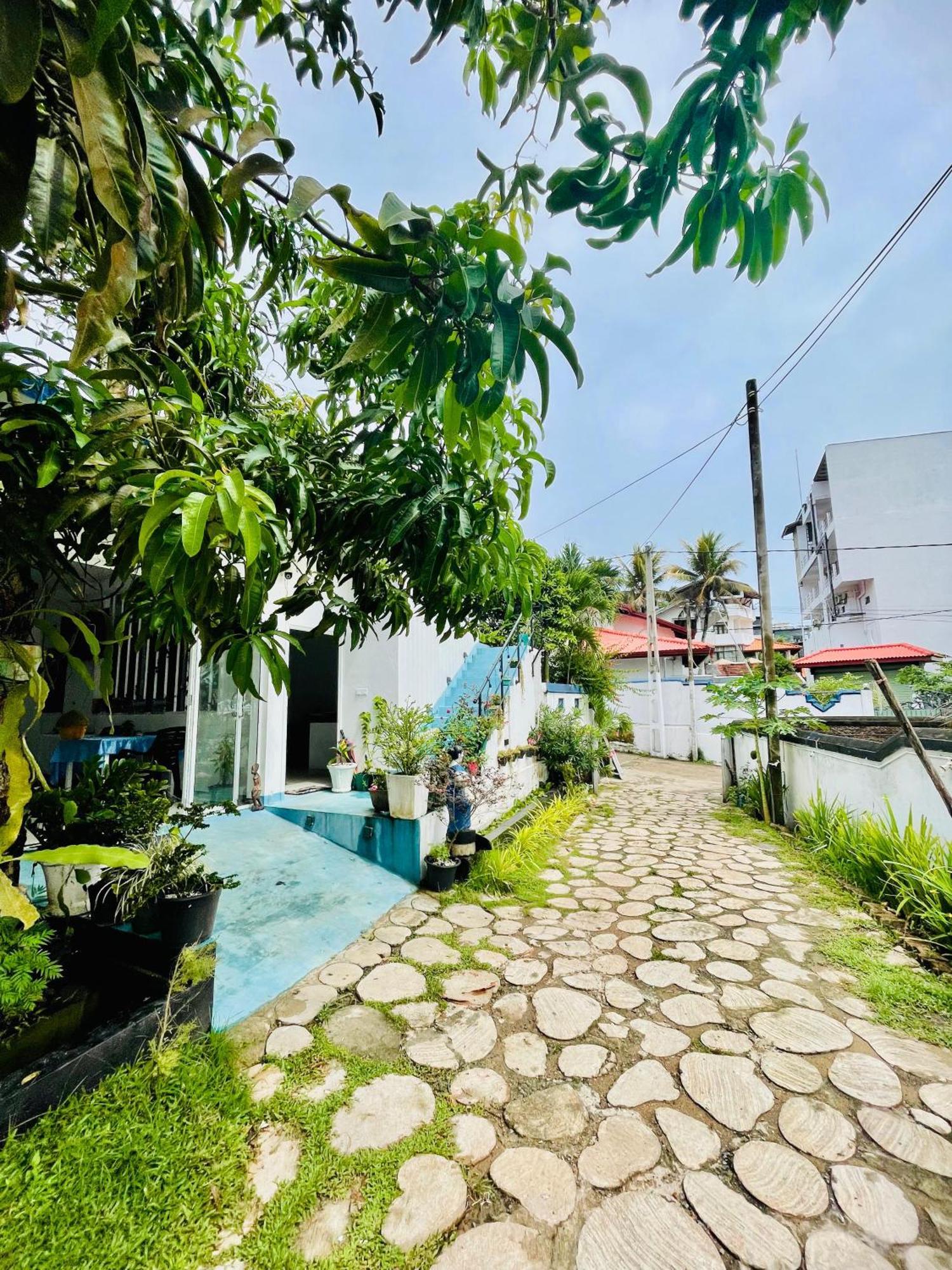 Moon Light Guest Bed & Breakfast Мириса Екстериор снимка