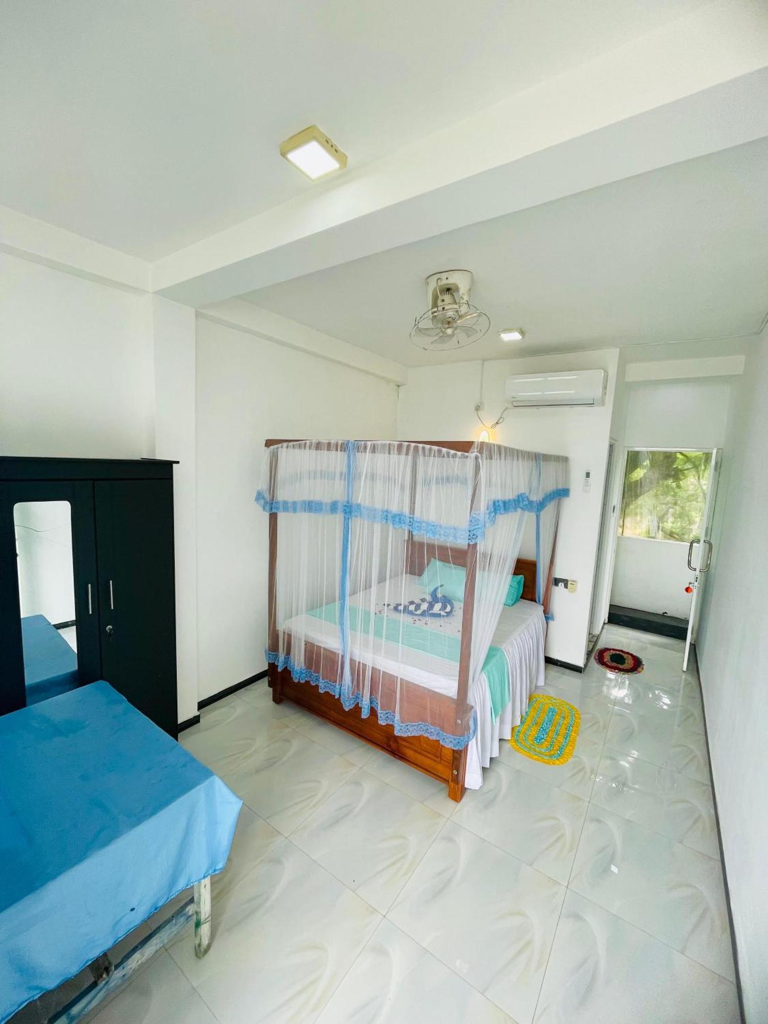 Moon Light Guest Bed & Breakfast Мириса Екстериор снимка