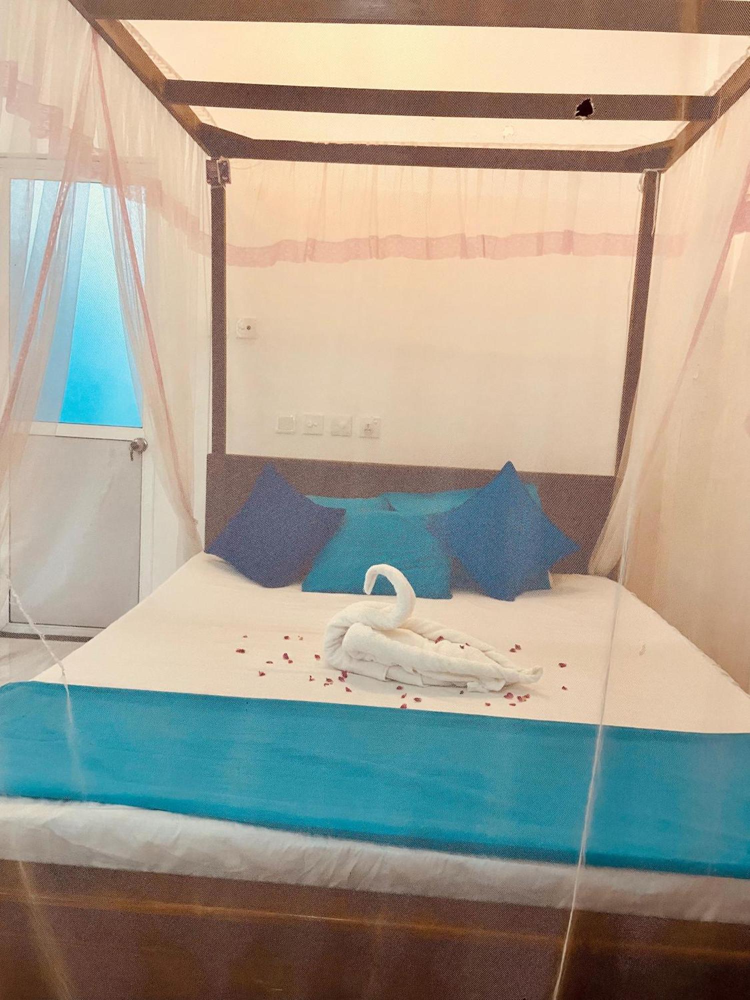 Moon Light Guest Bed & Breakfast Мириса Екстериор снимка