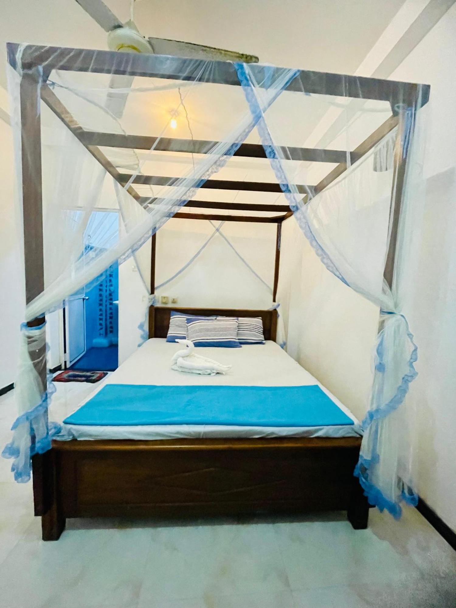 Moon Light Guest Bed & Breakfast Мириса Екстериор снимка