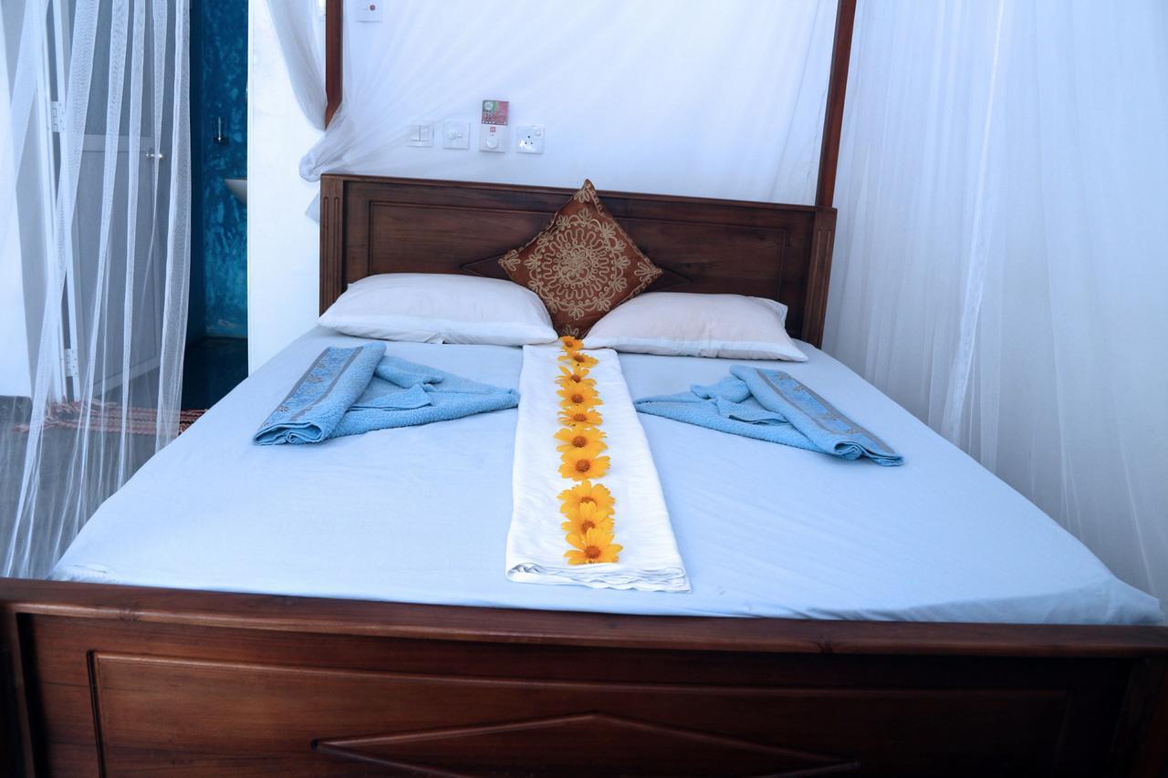 Moon Light Guest Bed & Breakfast Мириса Екстериор снимка