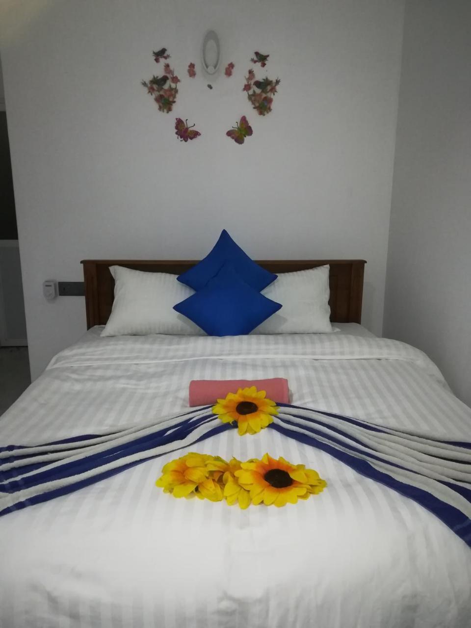 Moon Light Guest Bed & Breakfast Мириса Екстериор снимка
